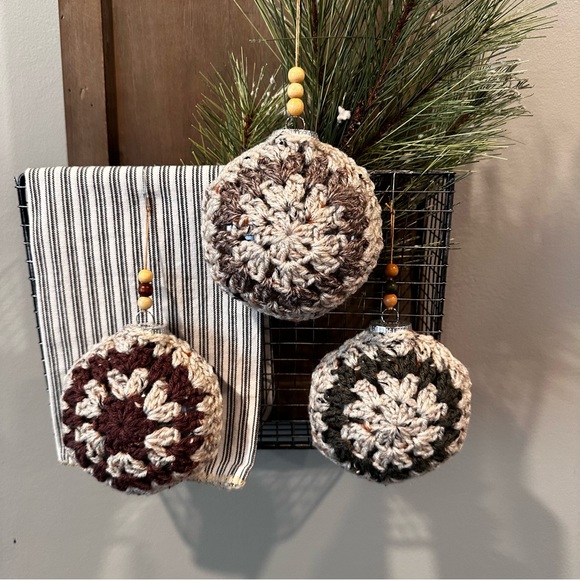 Hand knit/crochet country style Christmas ornaments, set of 3 - Picture 9 of 11